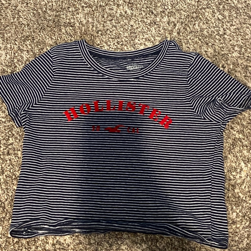 striped hollister cropped tee